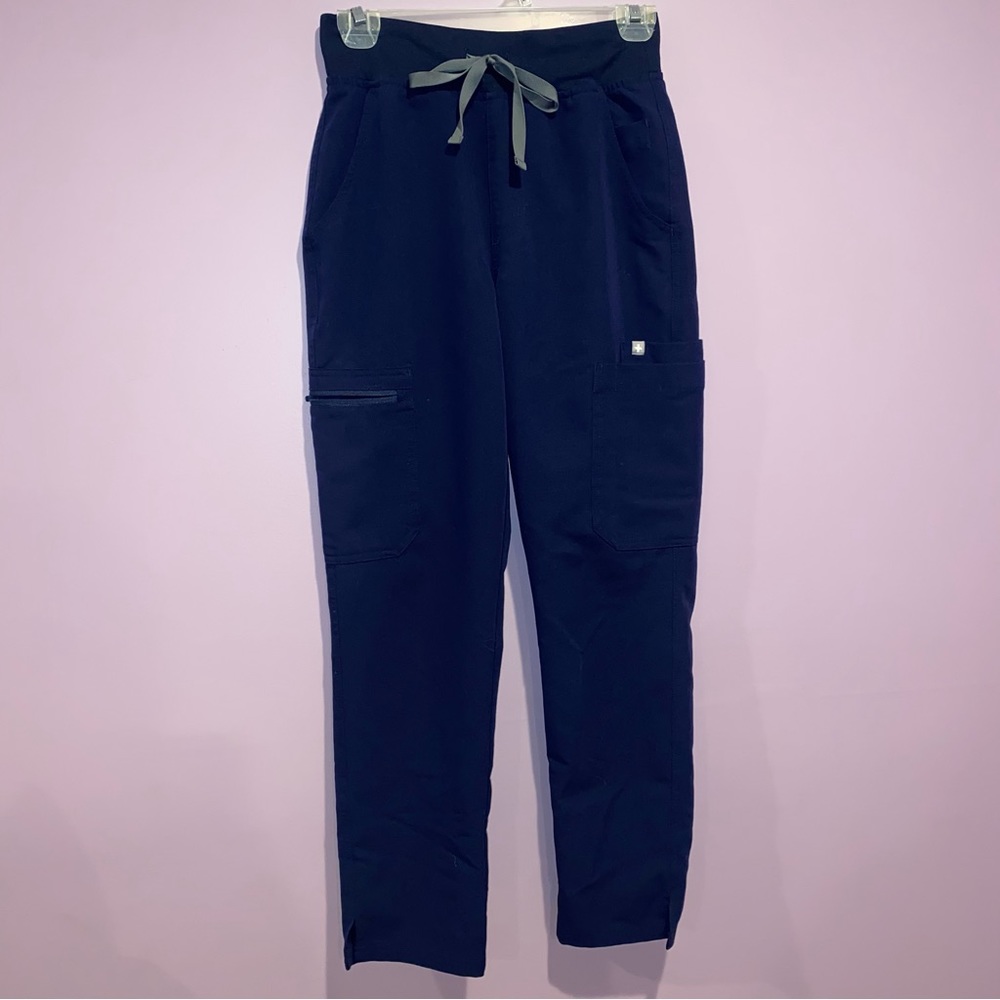 Figs petite XS navy scrub pants